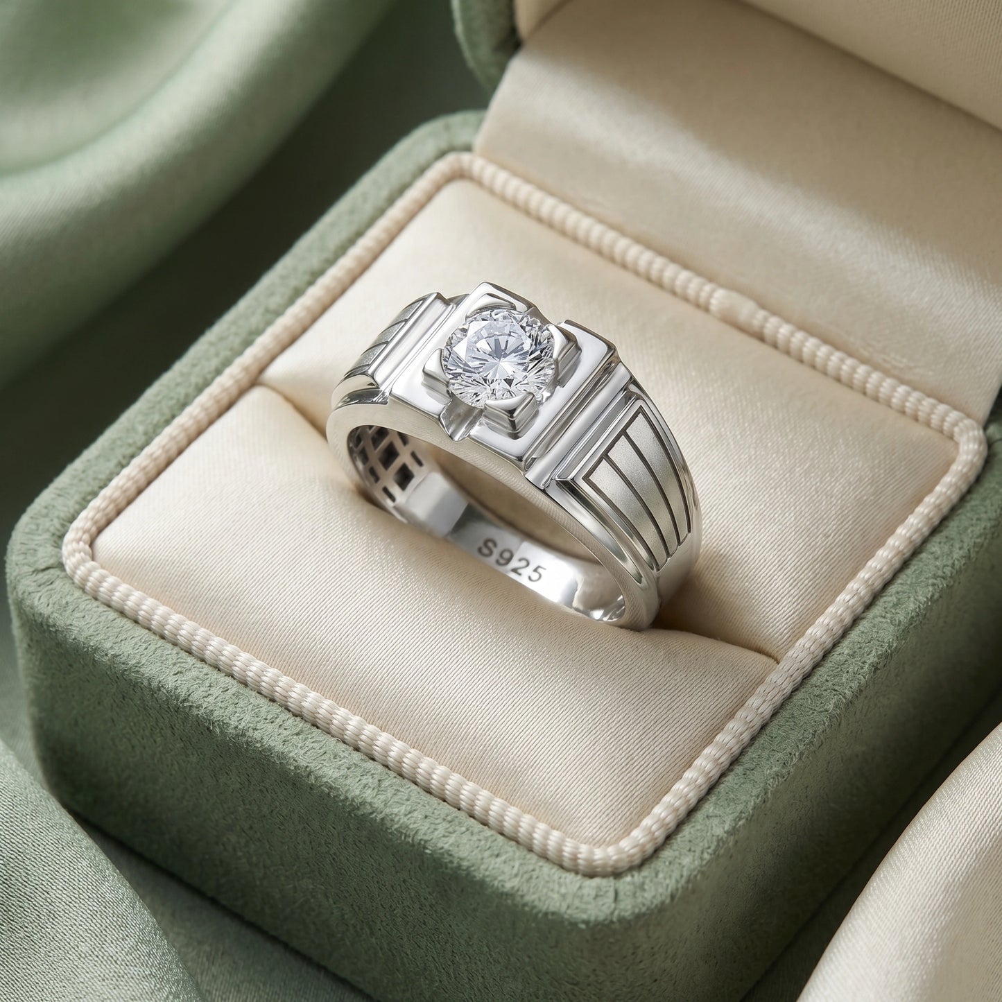 Round Solitaire Ring in 925 Silver Jewellery with Structured Professional Band Design