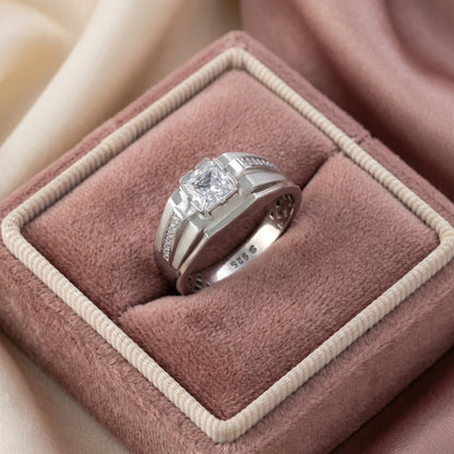 Solitaire Ring in 925 Silver Jewellery with Round Diamond Accents and Sleek Band Design