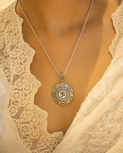 Maha Mrityunjaya Mantra Om Pendant