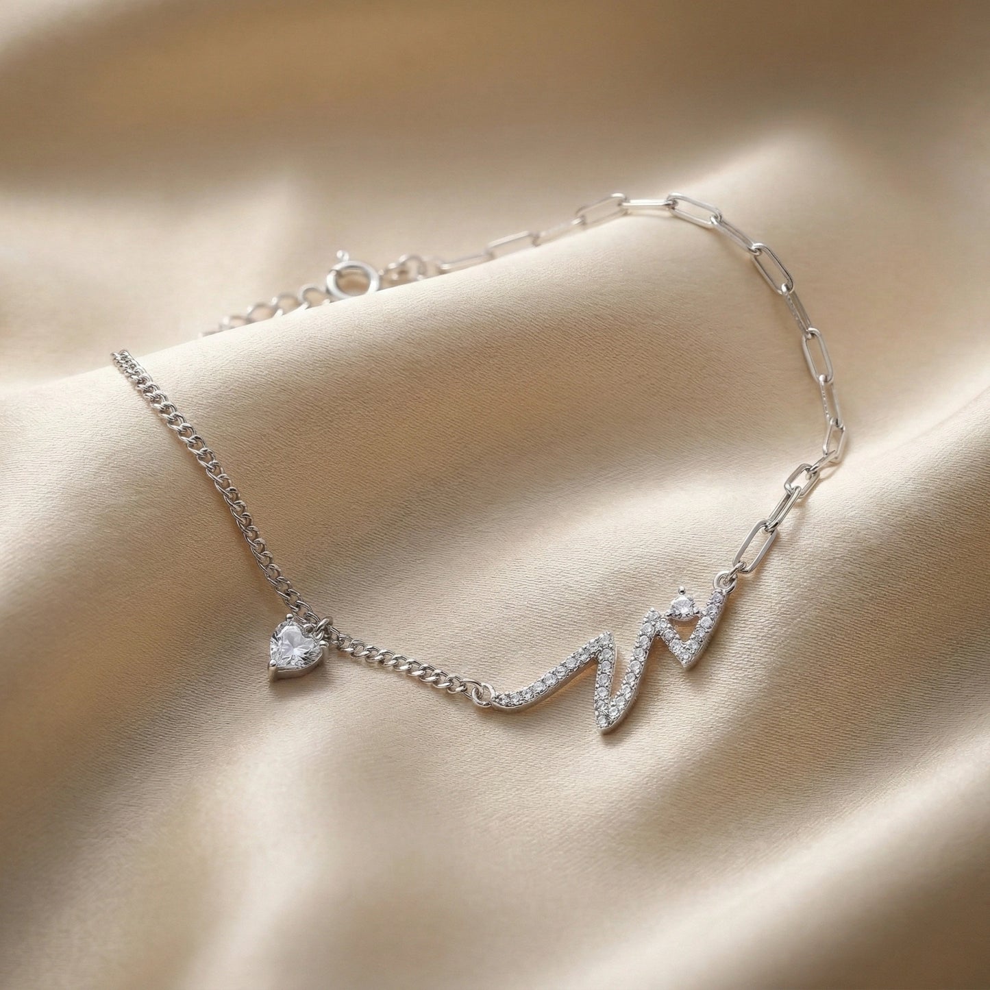 Exquisite 925 Silver Adjustable Love Bracelet with Heart & Round Charms – A Timeless Expression of Affection