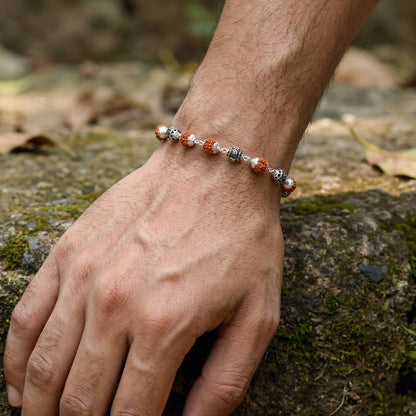 The silver elements are finished to a smooth polish