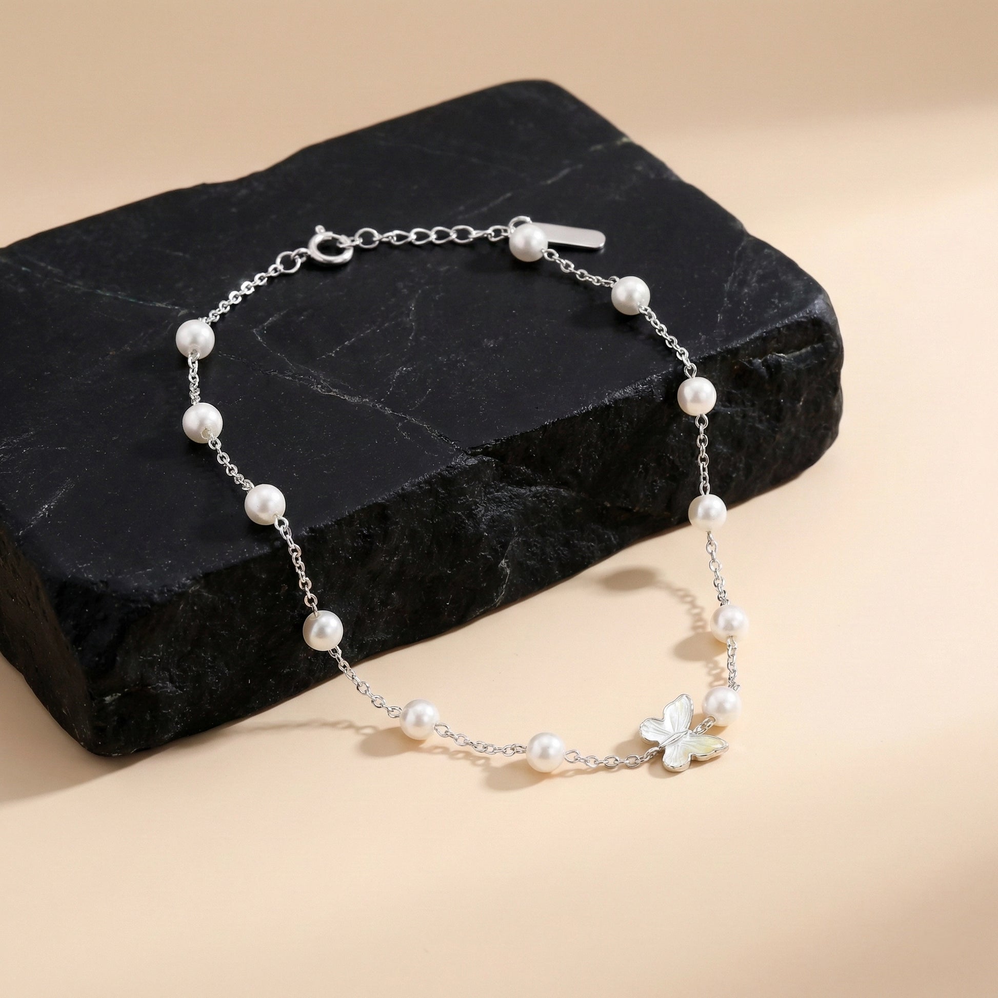 Women’s silver pearl bracelet with extension chain