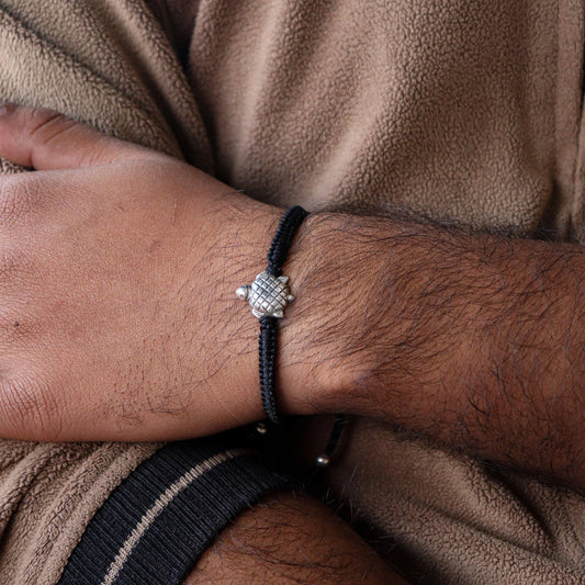 Turtle Nazarbattu Bracelet (Black/Red)